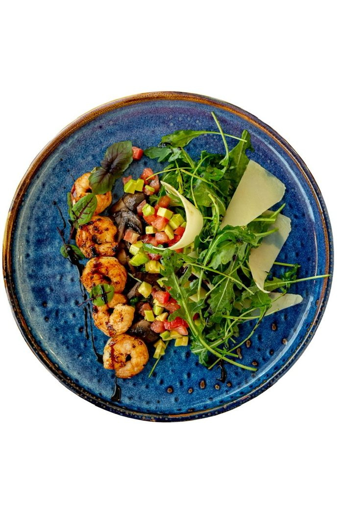 Руккола с тигровыми креветками