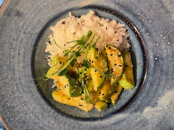 Цукини с рисом и ореховым соусом